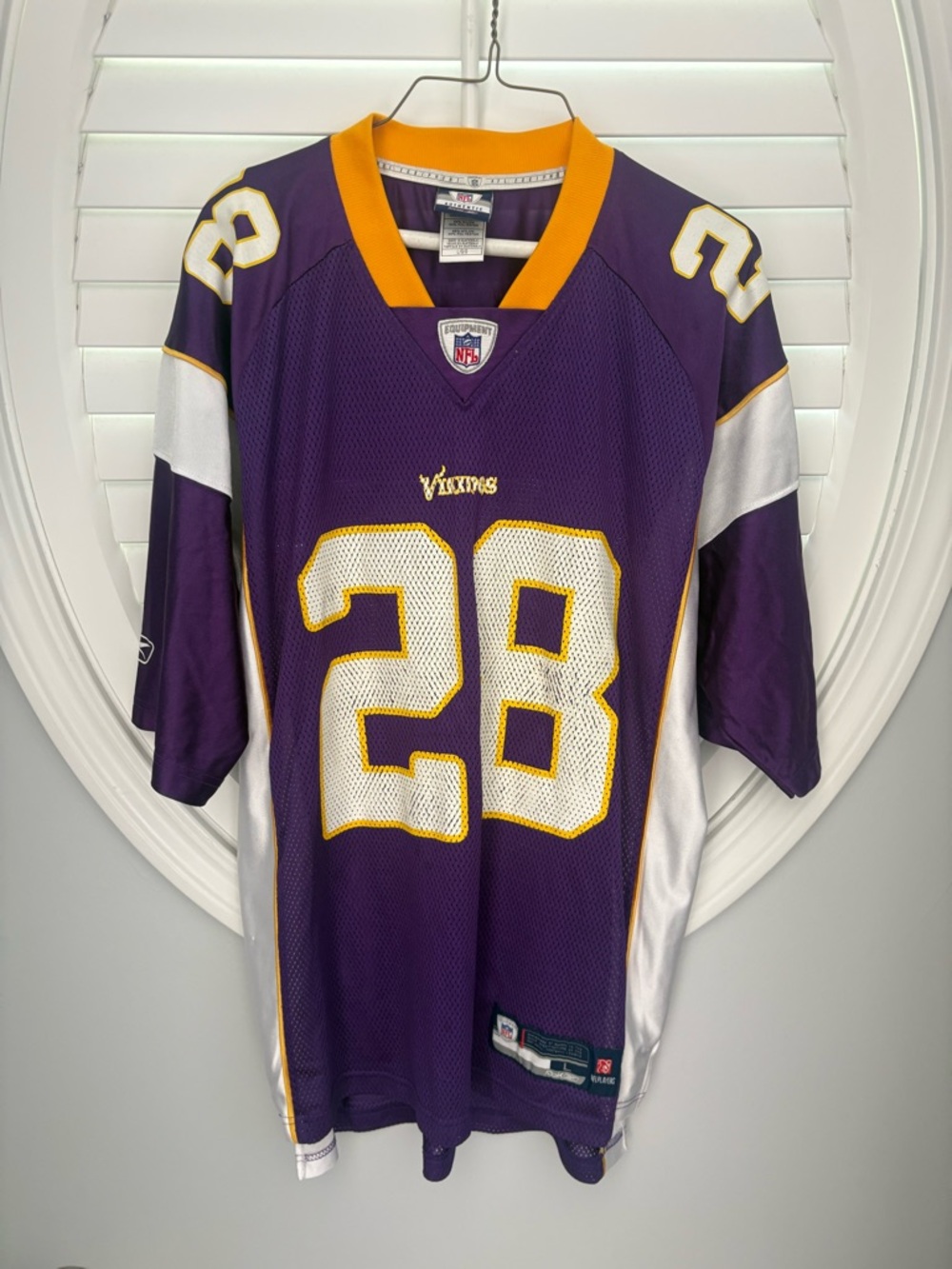 Minnesota Vikings Adrian Peterson #28 jersey manufactured by Reebok Large